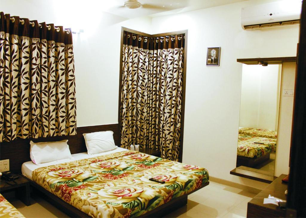 Hotel Shradha Saburi Palace Shirdi Zimmer foto